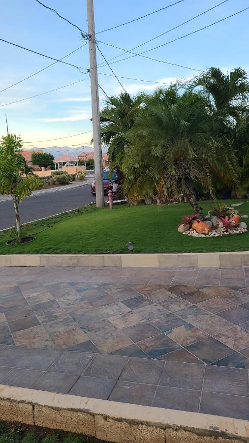 Caribbean Estates, 10 Mins From The Beach, Beautiful Gated Community Portmore Exterior photo