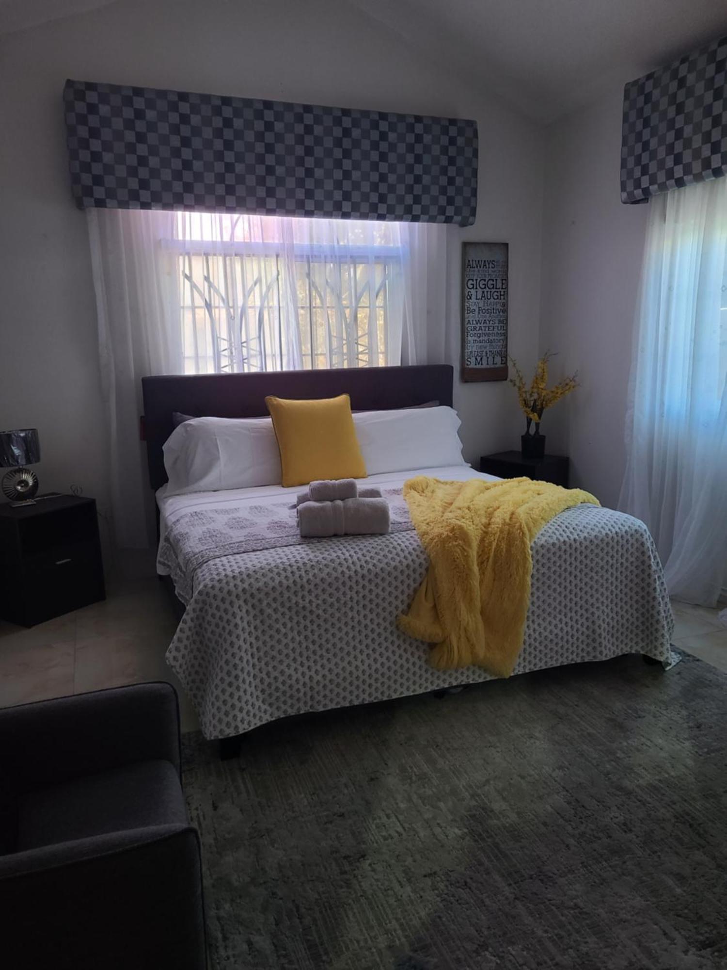 Caribbean Estates, 10 Mins From The Beach, Beautiful Gated Community Portmore Exterior photo