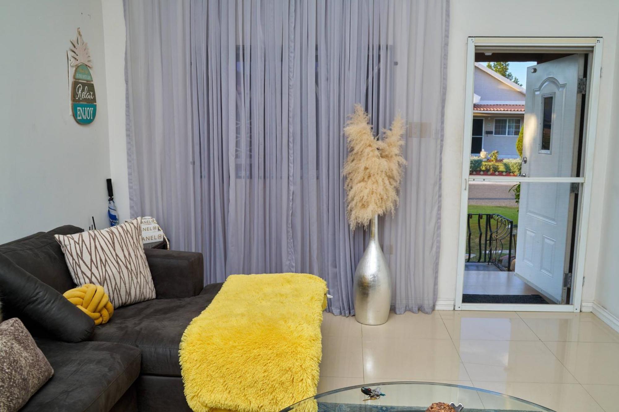 Caribbean Estates, 10 Mins From The Beach, Beautiful Gated Community Portmore Exterior photo