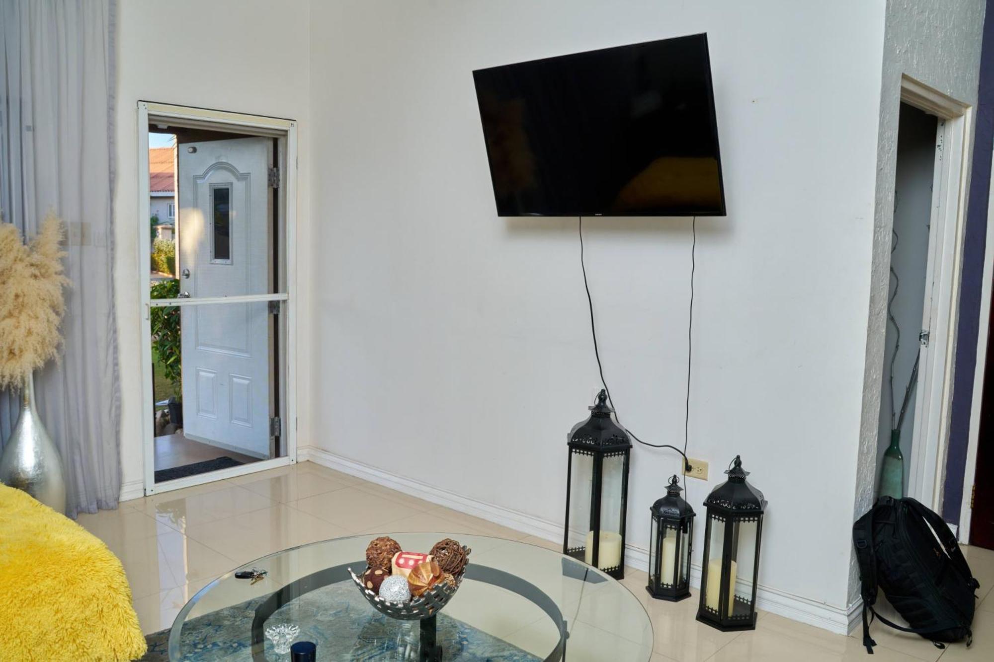Caribbean Estates, 10 Mins From The Beach, Beautiful Gated Community Portmore Exterior photo